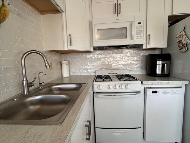 35101 CONDOMINIUM BOULEVARD 239, Zephyrhills, FL 33541