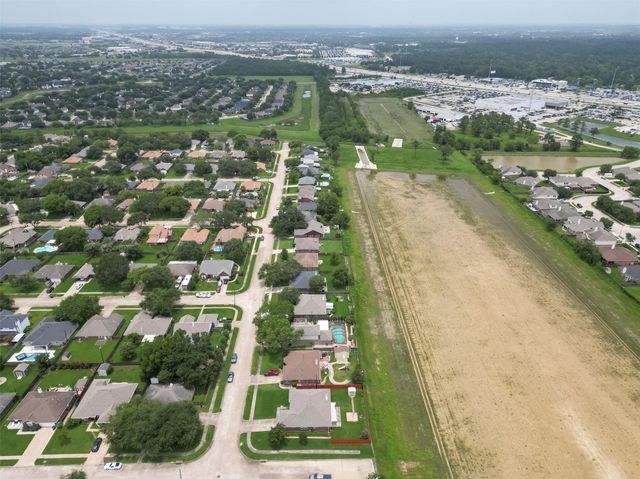 3413 Blue Wing Drive, Dickinson, TX 77539