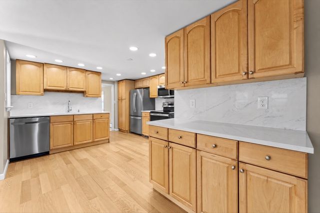 82 Boston Rd, Sutton, MA 01590