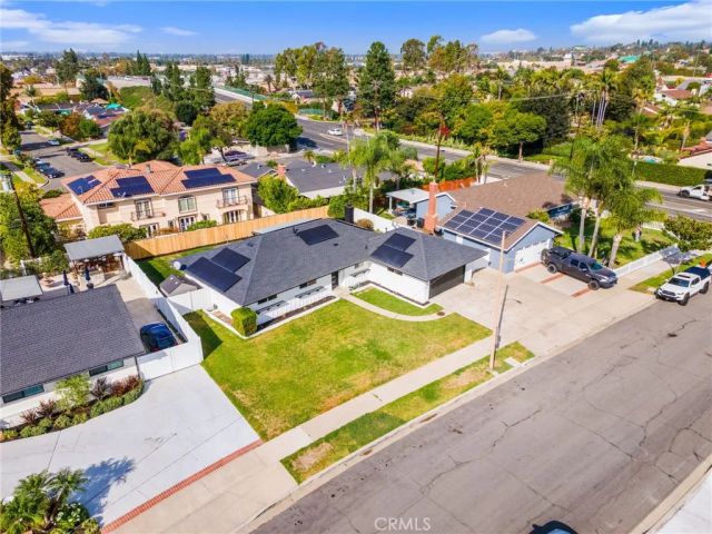2076 N Diamond, Orange, CA 92867