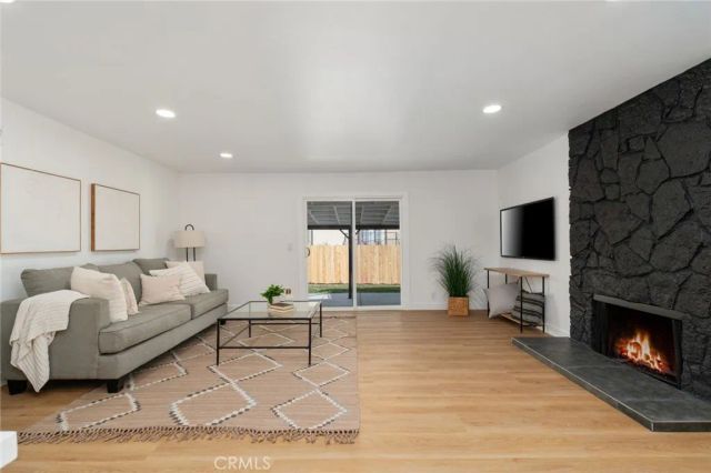 2076 N Diamond, Orange, CA 92867