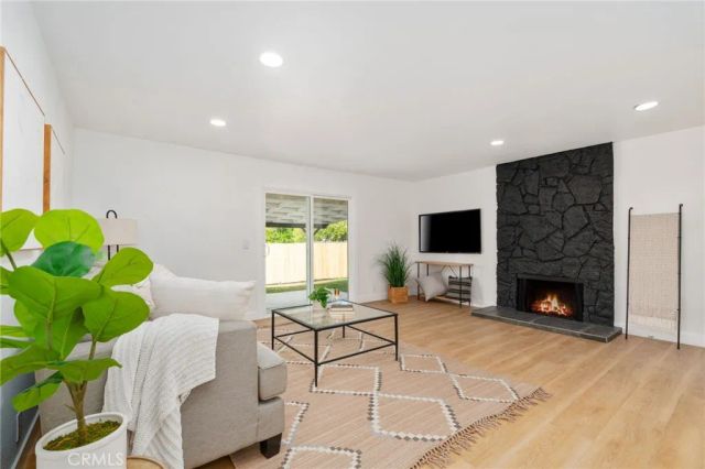 2076 N Diamond, Orange, CA 92867