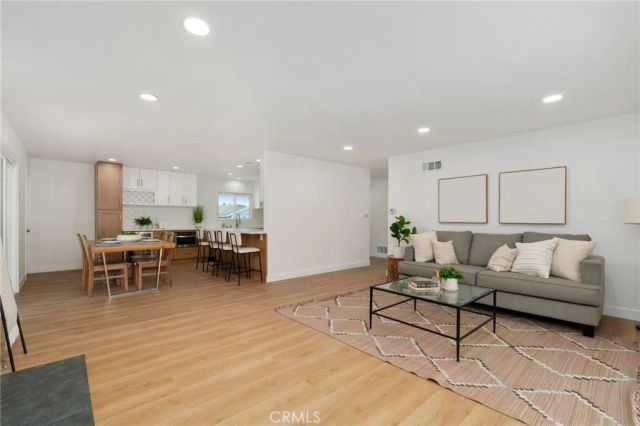 2076 N Diamond, Orange, CA 92867