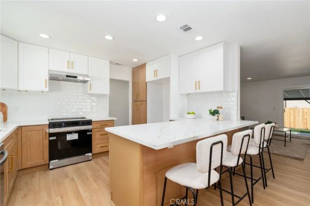 2076 N Diamond, Orange, CA 92867