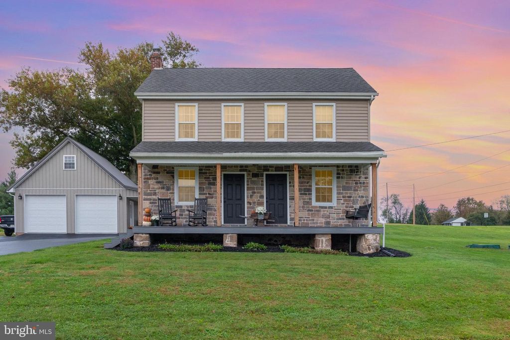 952 BIG MOUNT RD, Thomasville, PA 17364