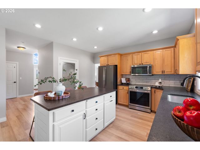 9816 Ne 322ND St, La Center, WA 98629