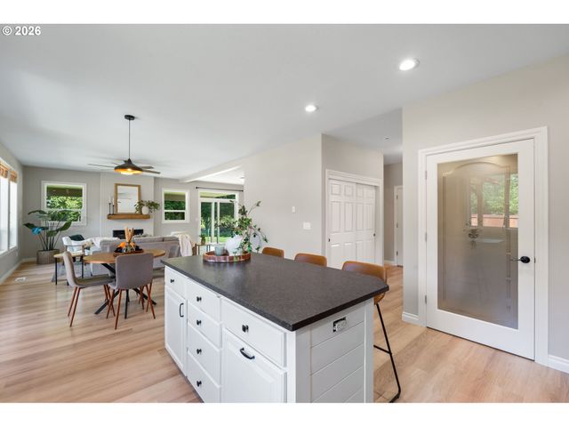 9816 Ne 322ND St, La Center, WA 98629