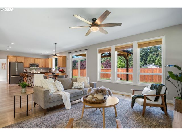 9816 Ne 322ND St, La Center, WA 98629