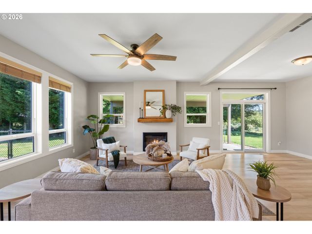 9816 Ne 322ND St, La Center, WA 98629
