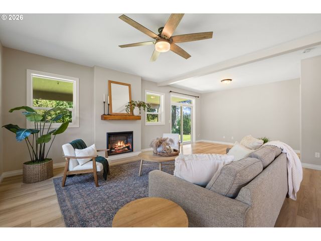9816 Ne 322ND St, La Center, WA 98629