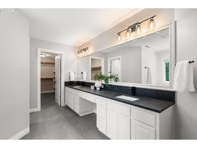 9816 Ne 322ND St, La Center, WA 98629