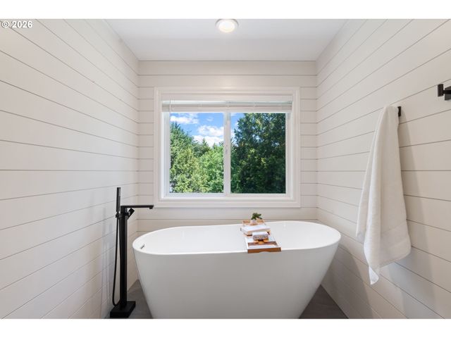 9816 Ne 322ND St, La Center, WA 98629
