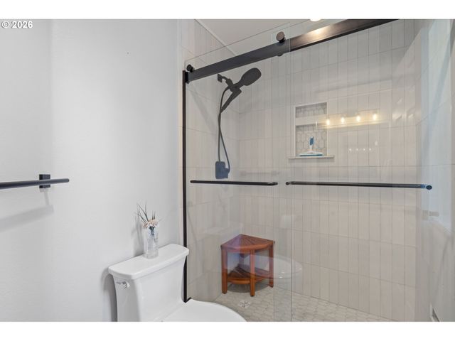 9816 Ne 322ND St, La Center, WA 98629