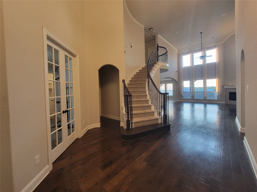 112 St Elias Drive, Burleson, TX 76028 — photo 2