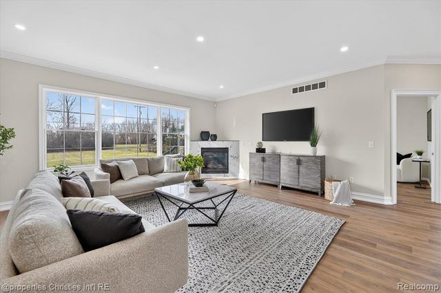 46625 Saltz Road, Canton, MI 48187