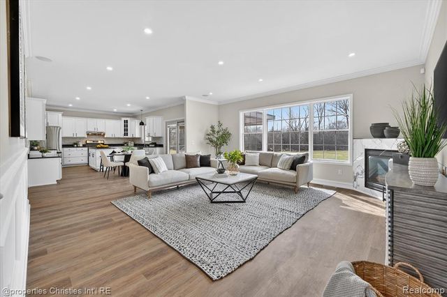 46625 Saltz Road, Canton, MI 48187