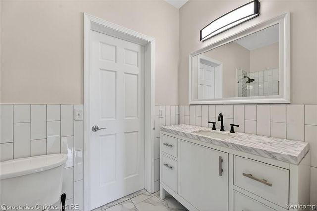 46625 Saltz Road, Canton, MI 48187