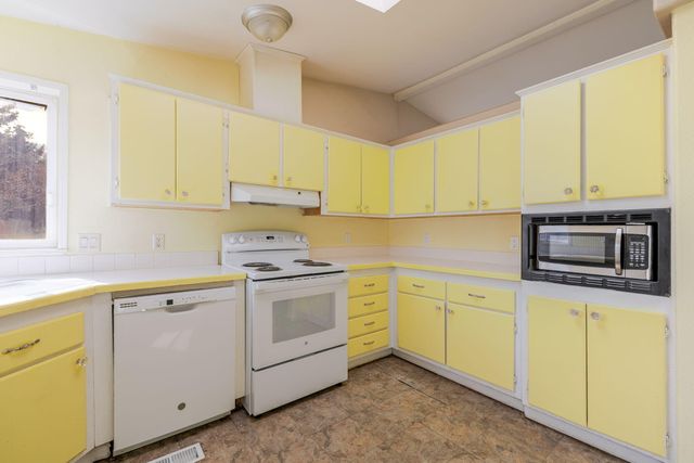 1630 NE 6th, Redmond, OR 97756