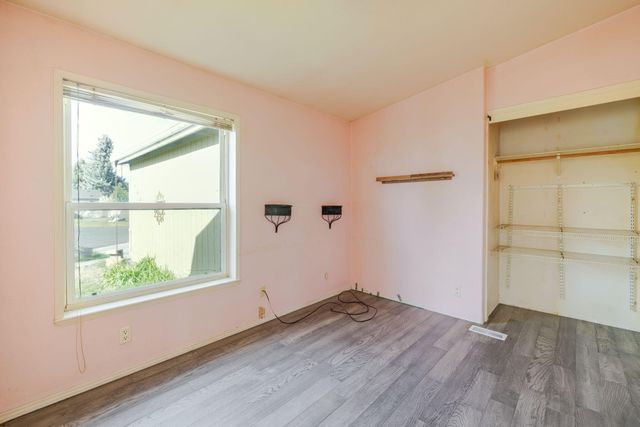 1630 NE 6th, Redmond, OR 97756