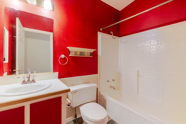 1630 NE 6th, Redmond, OR 97756