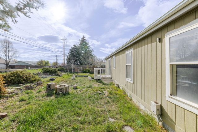 1630 NE 6th, Redmond, OR 97756