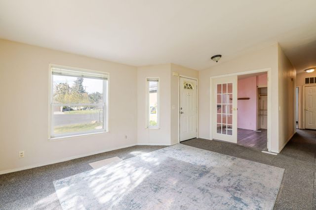 1630 NE 6th, Redmond, OR 97756