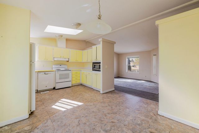 1630 NE 6th, Redmond, OR 97756