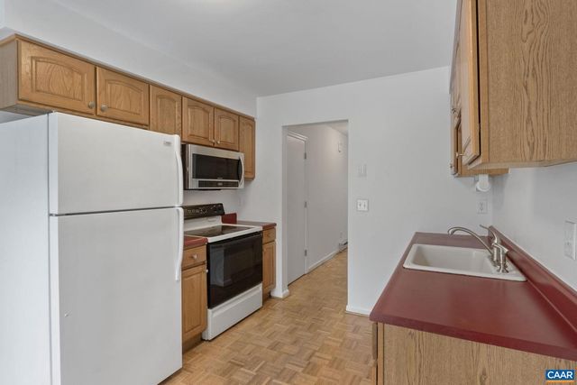 827 SAINT CLAIR AVE, Charlottesville, VA 22902