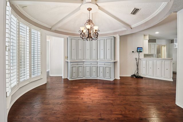 1015 Crowley Road, Arlington, TX 76012