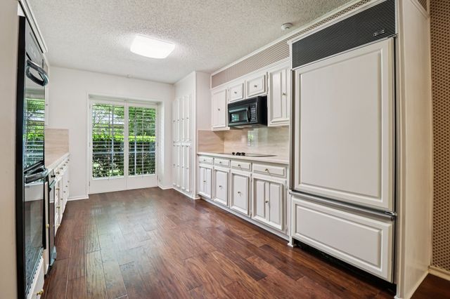 1015 Crowley Road, Arlington, TX 76012