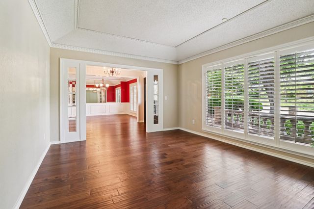 1015 Crowley Road, Arlington, TX 76012