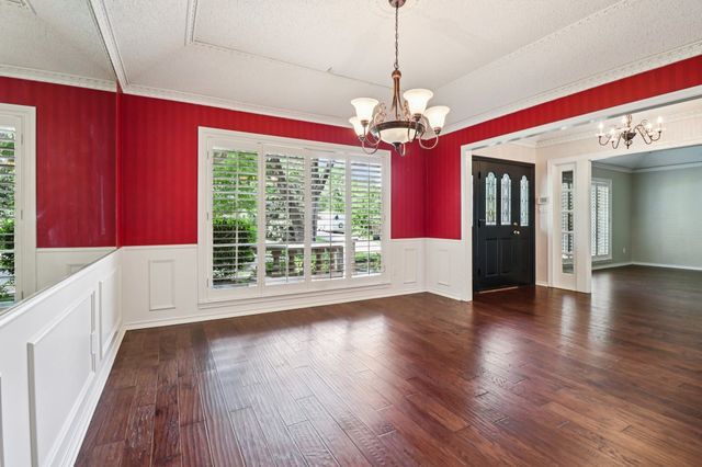 1015 Crowley Road, Arlington, TX 76012