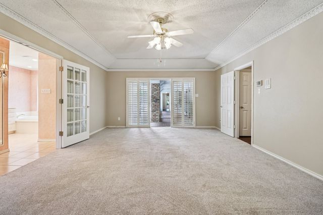 1015 Crowley Road, Arlington, TX 76012