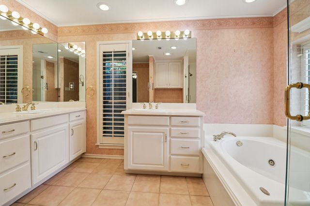 1015 Crowley Road, Arlington, TX 76012