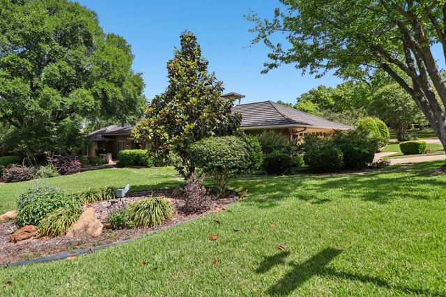 1015 Crowley Road, Arlington, TX 76012