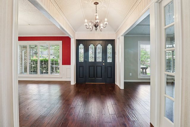 1015 Crowley Road, Arlington, TX 76012