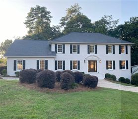 150 Marsh Glen Point, Atlanta, GA 30328