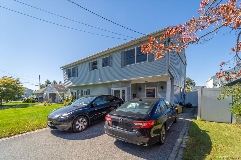 220 Jerusalem Avenue, Hicksville, NY 11801 — photo 2