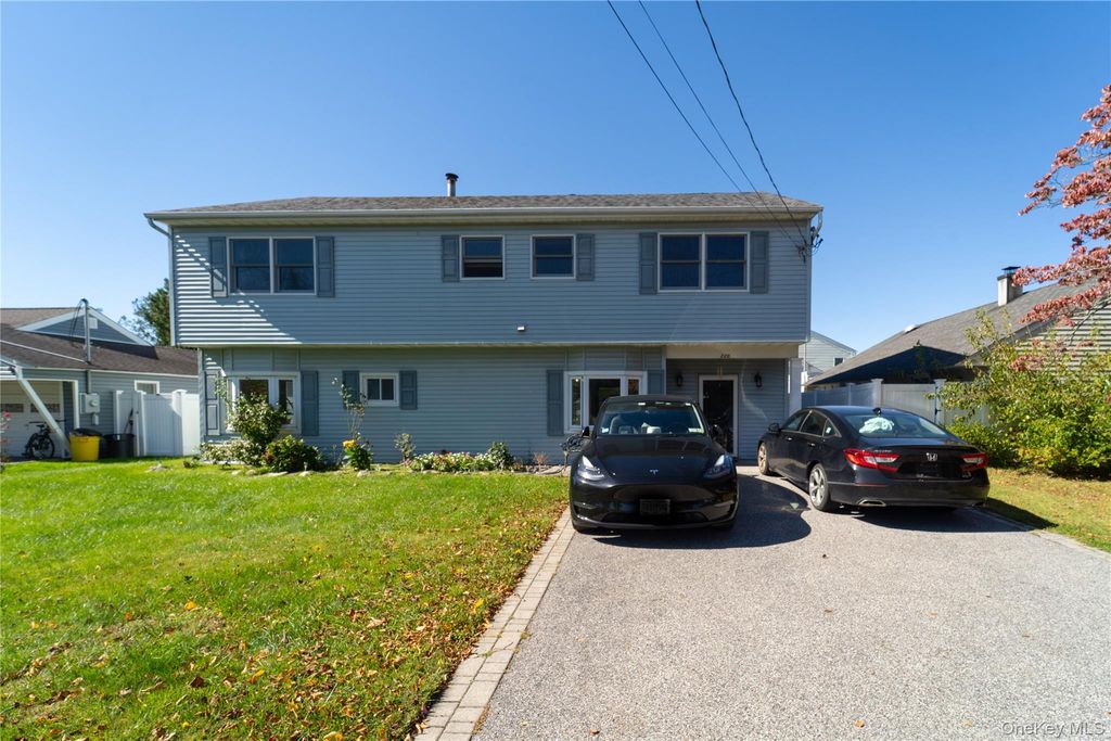 220 Jerusalem Avenue, Hicksville, NY 11801 — photo 3