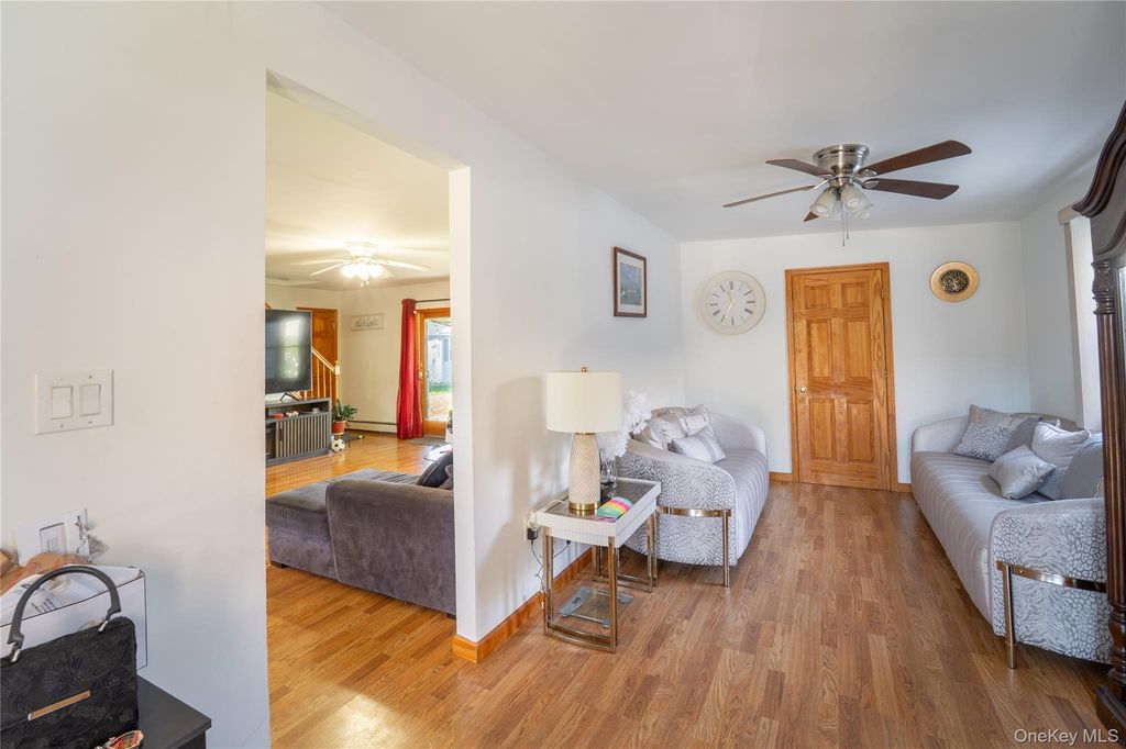 220 Jerusalem Avenue, Hicksville, NY 11801 — photo 4
