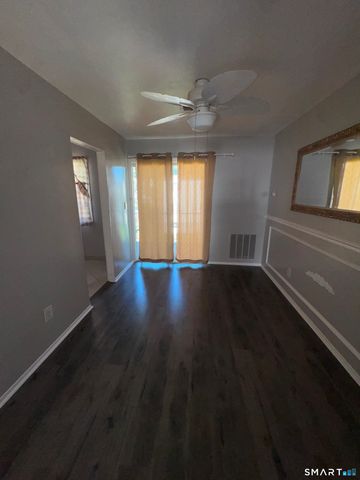 50 Greenhouse Road 18D, Bridgeport, CT 06606