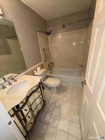 50 Greenhouse Road 18D, Bridgeport, CT 06606