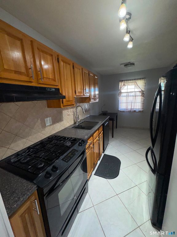 50 Greenhouse Road 18D, Bridgeport, CT 06606