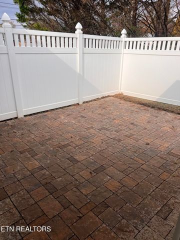 7250 Oakfield Lane, Powell, TN 37849