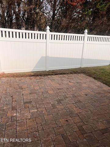 7250 Oakfield Lane, Powell, TN 37849