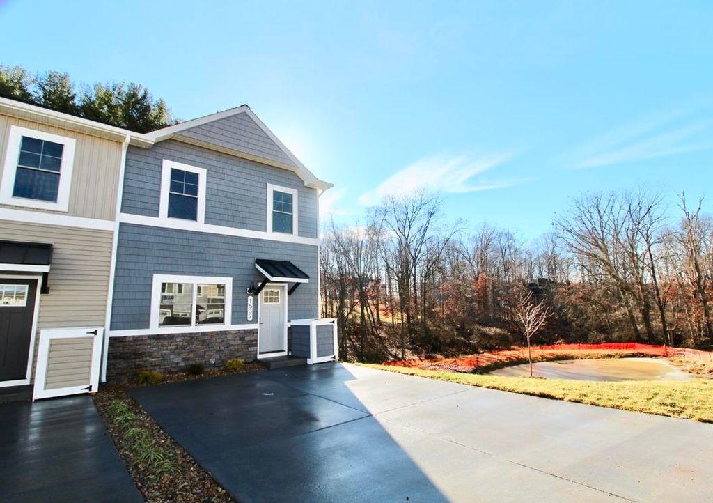 1537 PALOMINO TRL, Rockingham, VA 22801