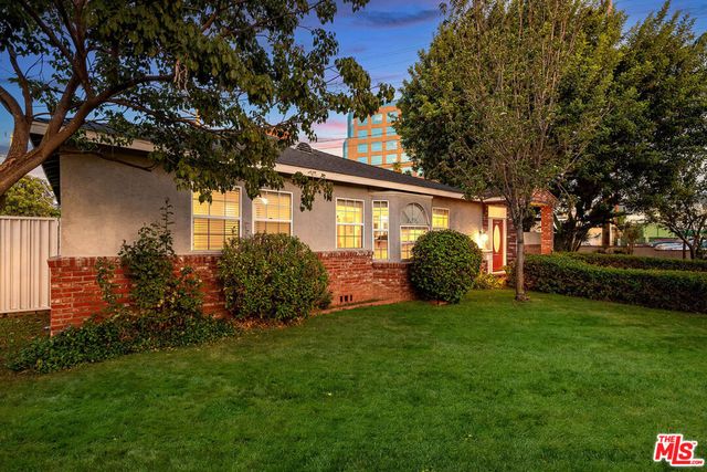 124 N Naomi Street, Burbank, CA 91505