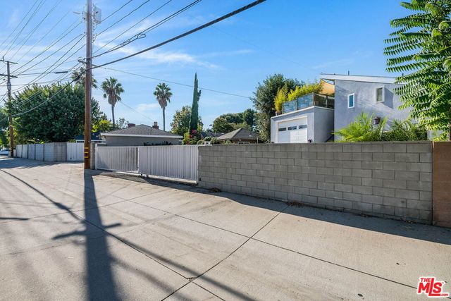 124 N Naomi Street, Burbank, CA 91505
