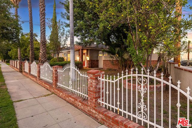 124 N Naomi Street, Burbank, CA 91505