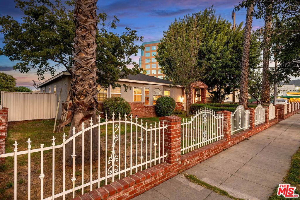 124 N Naomi Street, Burbank, CA 91505 — photo 3